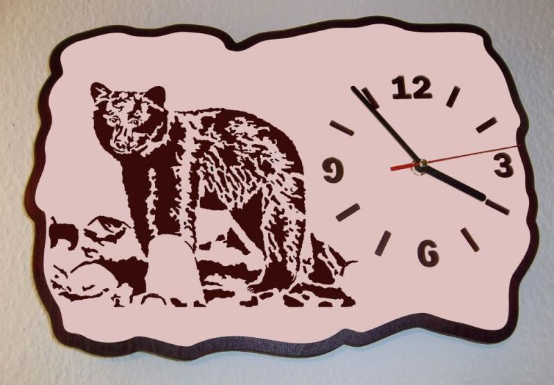 U 007 Designwanduhr junger Bär