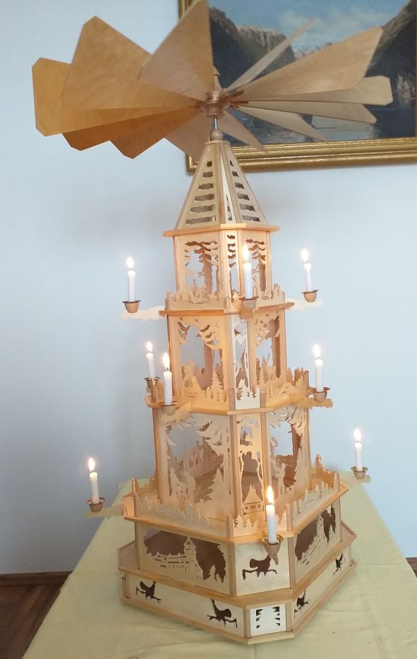 P 02 erzgeb. Pyramide Waldleute