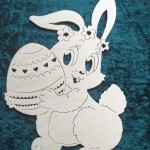 FBO 004 lustiger Hase mit Osterei