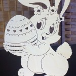 FBO 004 lustiger Hase mit Osterei