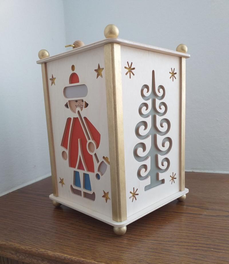 Weihnachtslaterne-Nussknacker